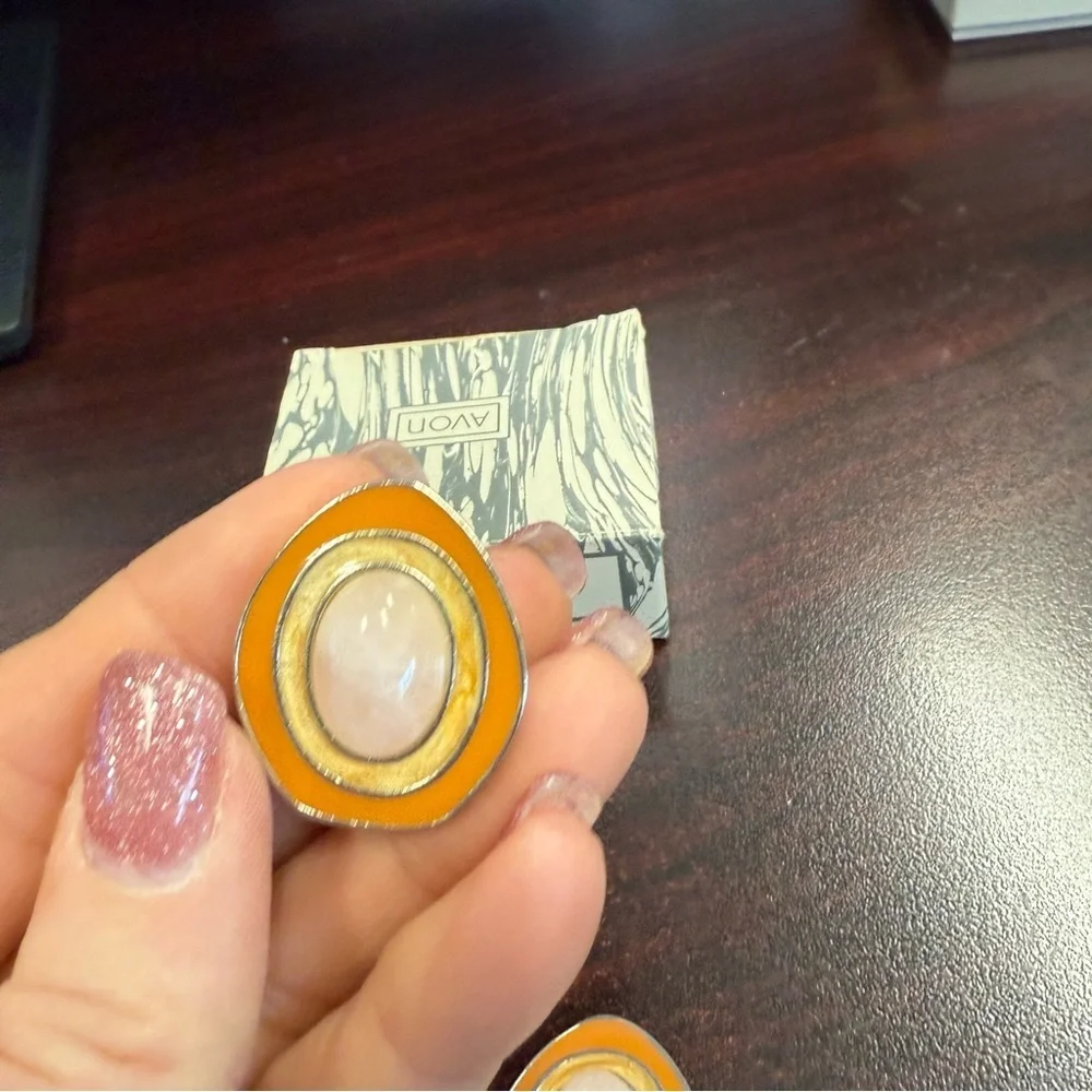 Avon vintage mother of pearl Orange and silvertone clip earrings NIB 1987
